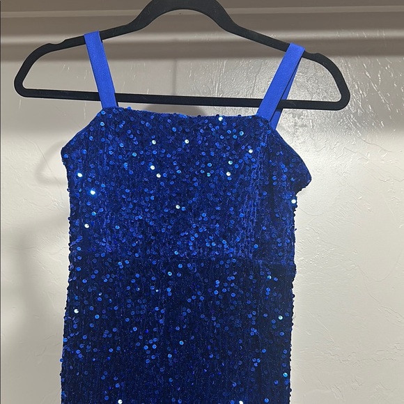 Formal Blue Dress with Sparkling Sequins and Flowing Tulle Skirt - Picture 3 of 7